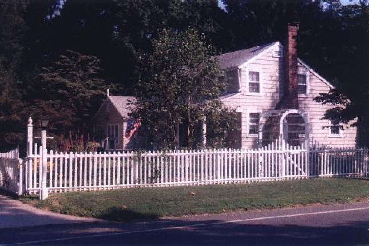 Historic Cottage on Riverview Drive